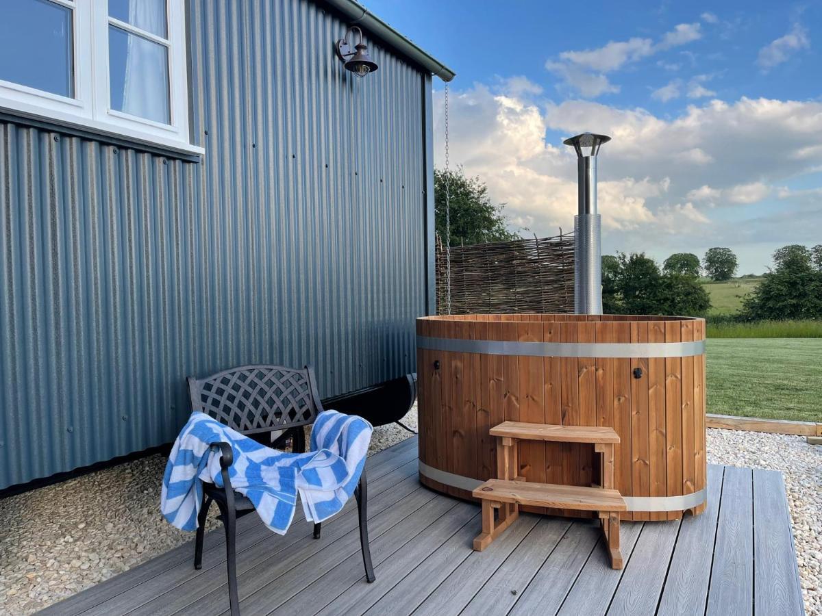 אוקספורד The Bibury - Westwell Downs Shepherd Huts מראה חיצוני תמונה